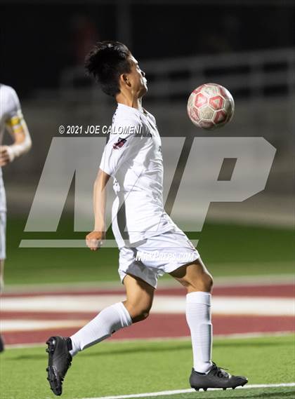 Thumbnail 3 in Lee [Robert E.] vs Lake Travis (UIL 6A Region 4 Final) photogallery.
