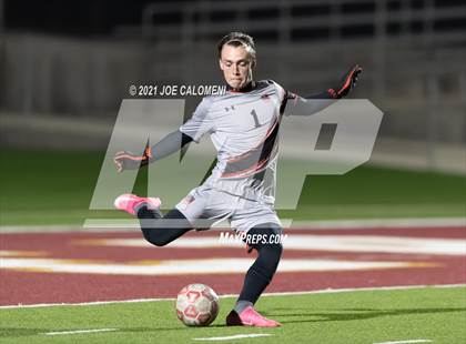 Thumbnail 1 in Lee [Robert E.] vs Lake Travis (UIL 6A Region 4 Final) photogallery.