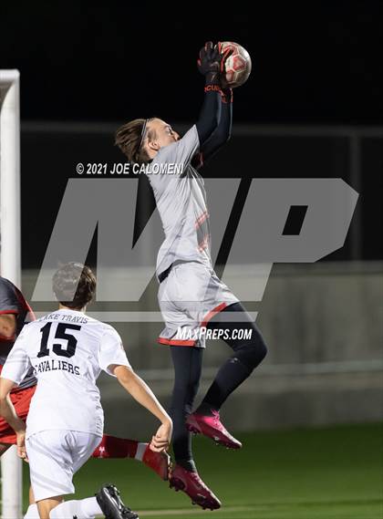 Thumbnail 1 in Lee [Robert E.] vs Lake Travis (UIL 6A Region 4 Final) photogallery.