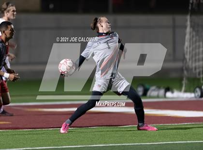 Thumbnail 2 in Lee [Robert E.] vs Lake Travis (UIL 6A Region 4 Final) photogallery.