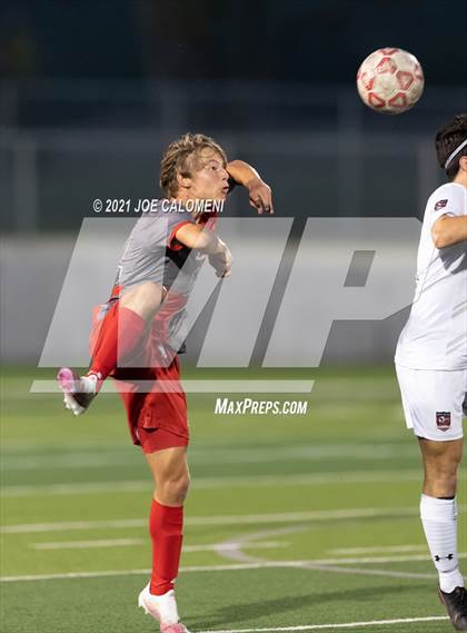 Thumbnail 1 in Lee [Robert E.] vs Lake Travis (UIL 6A Region 4 Final) photogallery.