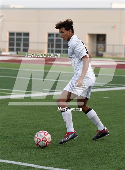 Thumbnail 1 in Lee [Robert E.] vs Lake Travis (UIL 6A Region 4 Final) photogallery.