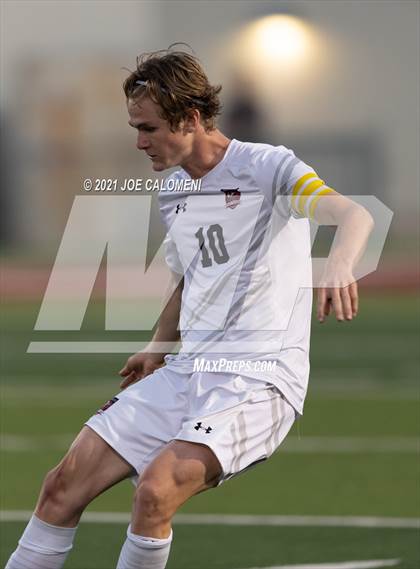 Thumbnail 2 in Lee [Robert E.] vs Lake Travis (UIL 6A Region 4 Final) photogallery.