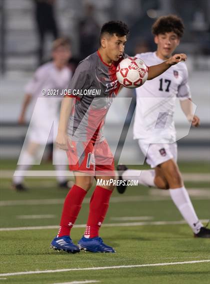 Thumbnail 3 in Lee [Robert E.] vs Lake Travis (UIL 6A Region 4 Final) photogallery.