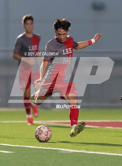 Thumbnail 1 in Lee [Robert E.] vs Lake Travis (UIL 6A Region 4 Final) photogallery.