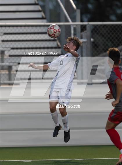 Thumbnail 3 in Lee [Robert E.] vs Lake Travis (UIL 6A Region 4 Final) photogallery.