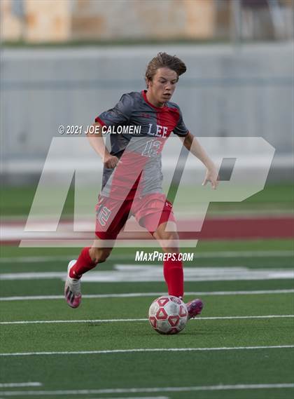 Thumbnail 2 in Lee [Robert E.] vs Lake Travis (UIL 6A Region 4 Final) photogallery.