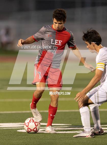 Thumbnail 2 in Lee [Robert E.] vs Lake Travis (UIL 6A Region 4 Final) photogallery.