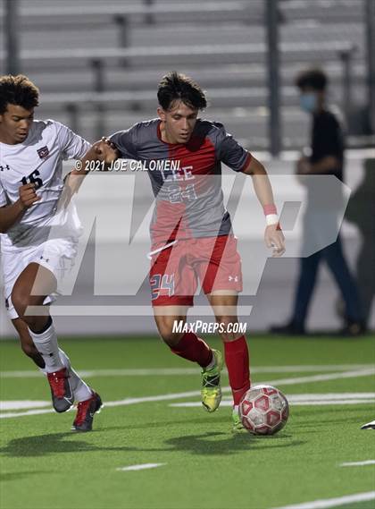 Thumbnail 3 in Lee [Robert E.] vs Lake Travis (UIL 6A Region 4 Final) photogallery.