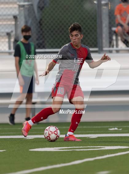 Thumbnail 2 in Lee [Robert E.] vs Lake Travis (UIL 6A Region 4 Final) photogallery.