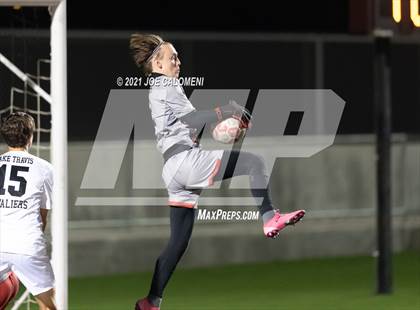 Thumbnail 1 in Lee [Robert E.] vs Lake Travis (UIL 6A Region 4 Final) photogallery.