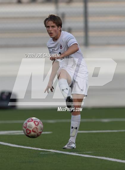 Thumbnail 2 in Lee [Robert E.] vs Lake Travis (UIL 6A Region 4 Final) photogallery.
