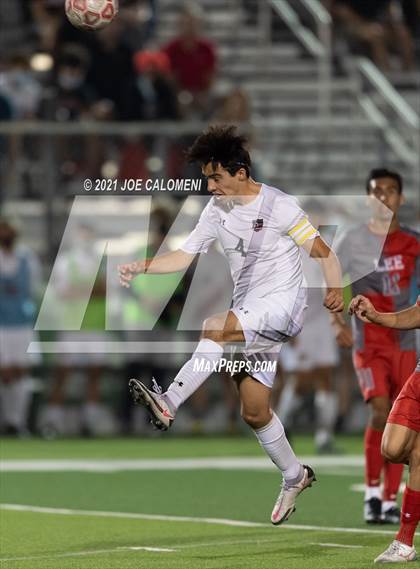 Thumbnail 2 in Lee [Robert E.] vs Lake Travis (UIL 6A Region 4 Final) photogallery.