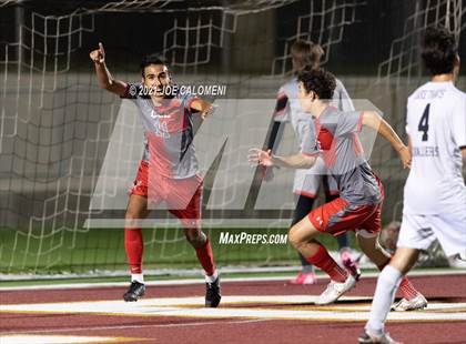Thumbnail 2 in Lee [Robert E.] vs Lake Travis (UIL 6A Region 4 Final) photogallery.