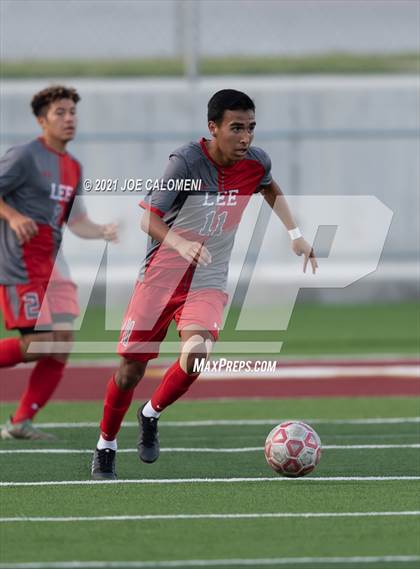 Thumbnail 3 in Lee [Robert E.] vs Lake Travis (UIL 6A Region 4 Final) photogallery.