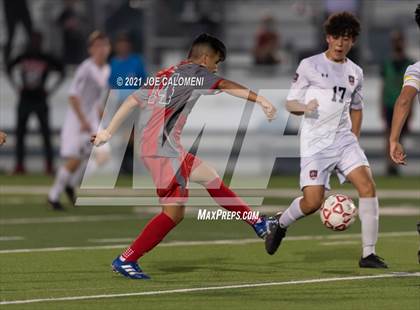 Thumbnail 2 in Lee [Robert E.] vs Lake Travis (UIL 6A Region 4 Final) photogallery.