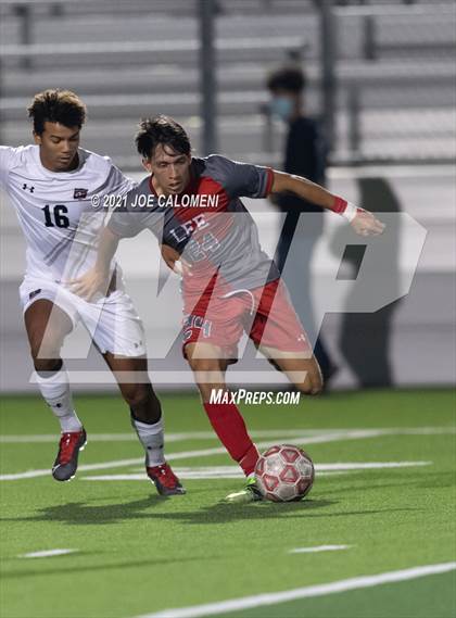Thumbnail 2 in Lee [Robert E.] vs Lake Travis (UIL 6A Region 4 Final) photogallery.