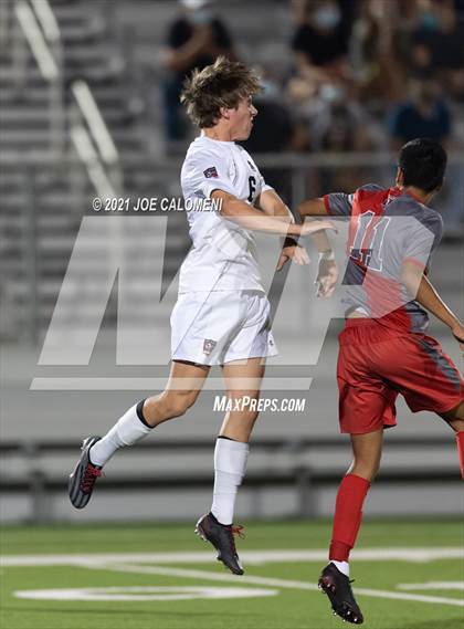 Thumbnail 1 in Lee [Robert E.] vs Lake Travis (UIL 6A Region 4 Final) photogallery.
