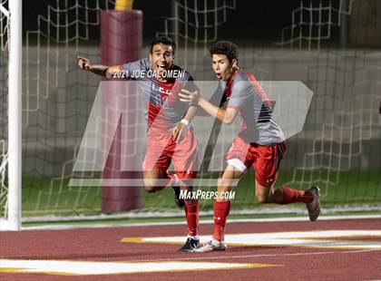 Thumbnail 2 in Lee [Robert E.] vs Lake Travis (UIL 6A Region 4 Final) photogallery.