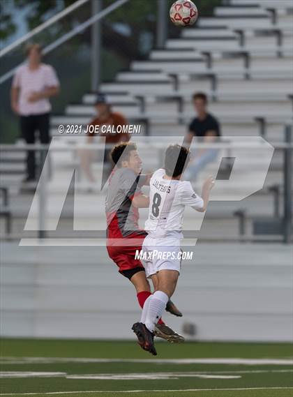 Thumbnail 3 in Lee [Robert E.] vs Lake Travis (UIL 6A Region 4 Final) photogallery.