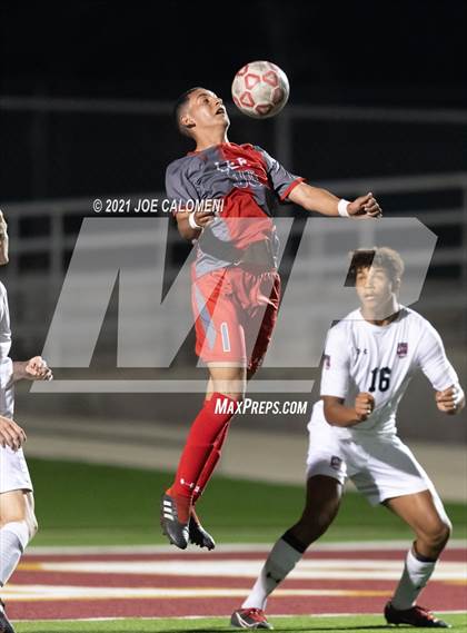 Thumbnail 1 in Lee [Robert E.] vs Lake Travis (UIL 6A Region 4 Final) photogallery.