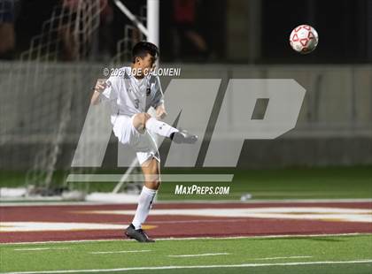 Thumbnail 2 in Lee [Robert E.] vs Lake Travis (UIL 6A Region 4 Final) photogallery.
