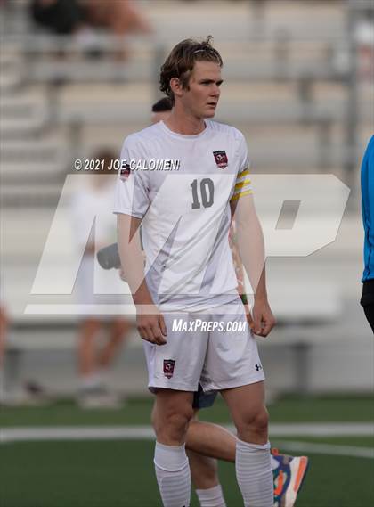 Thumbnail 2 in Lee [Robert E.] vs Lake Travis (UIL 6A Region 4 Final) photogallery.