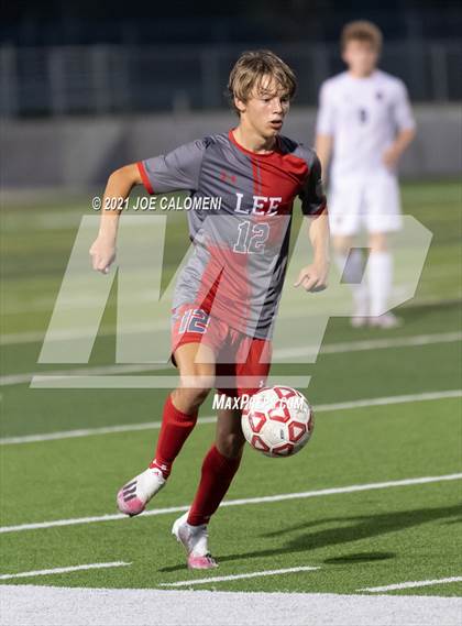 Thumbnail 1 in Lee [Robert E.] vs Lake Travis (UIL 6A Region 4 Final) photogallery.
