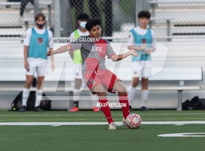 Thumbnail 1 in Lee [Robert E.] vs Lake Travis (UIL 6A Region 4 Final) photogallery.
