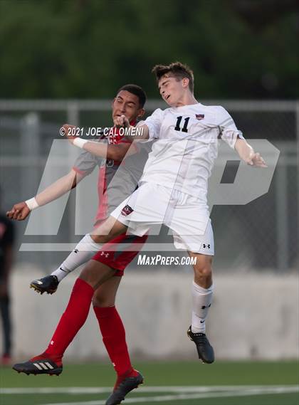 Thumbnail 1 in Lee [Robert E.] vs Lake Travis (UIL 6A Region 4 Final) photogallery.