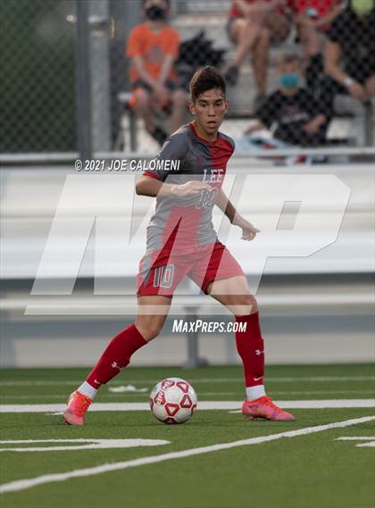 Thumbnail 3 in Lee [Robert E.] vs Lake Travis (UIL 6A Region 4 Final) photogallery.
