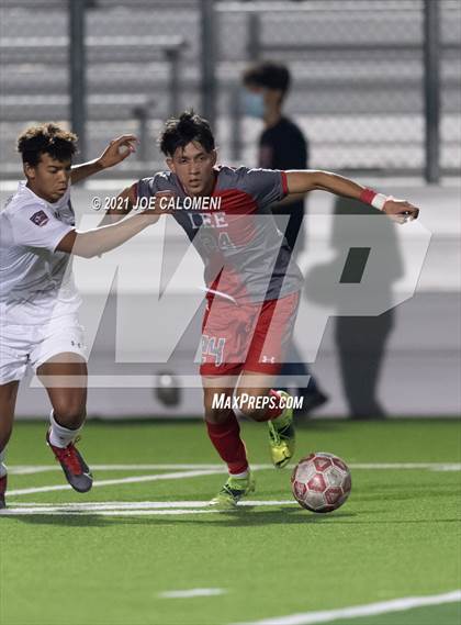 Thumbnail 2 in Lee [Robert E.] vs Lake Travis (UIL 6A Region 4 Final) photogallery.