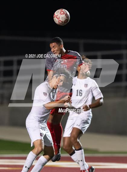Thumbnail 1 in Lee [Robert E.] vs Lake Travis (UIL 6A Region 4 Final) photogallery.