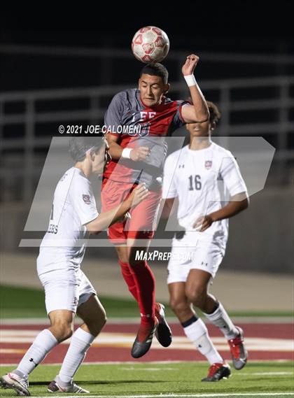 Thumbnail 3 in Lee [Robert E.] vs Lake Travis (UIL 6A Region 4 Final) photogallery.