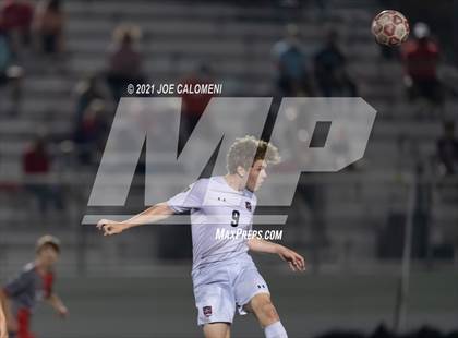Thumbnail 3 in Lee [Robert E.] vs Lake Travis (UIL 6A Region 4 Final) photogallery.