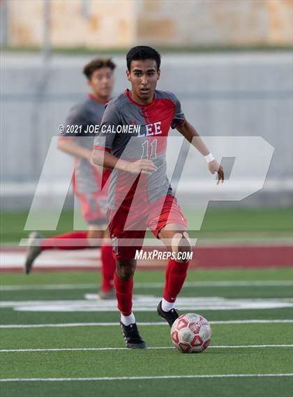 Thumbnail 2 in Lee [Robert E.] vs Lake Travis (UIL 6A Region 4 Final) photogallery.