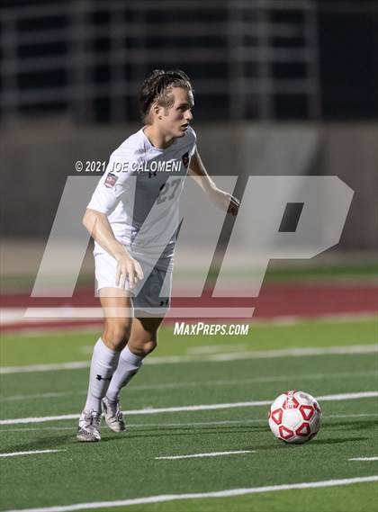 Thumbnail 2 in Lee [Robert E.] vs Lake Travis (UIL 6A Region 4 Final) photogallery.