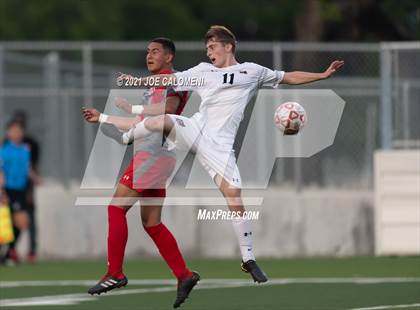 Thumbnail 3 in Lee [Robert E.] vs Lake Travis (UIL 6A Region 4 Final) photogallery.
