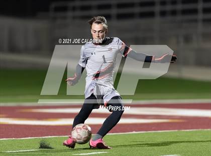 Thumbnail 2 in Lee [Robert E.] vs Lake Travis (UIL 6A Region 4 Final) photogallery.