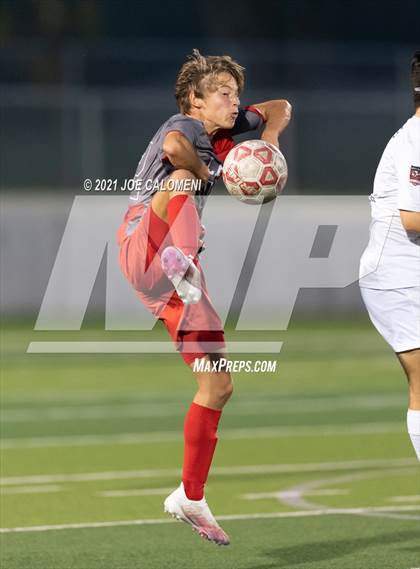 Thumbnail 2 in Lee [Robert E.] vs Lake Travis (UIL 6A Region 4 Final) photogallery.
