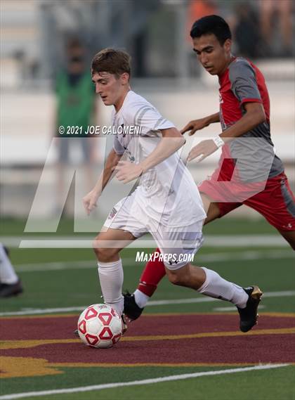 Thumbnail 3 in Lee [Robert E.] vs Lake Travis (UIL 6A Region 4 Final) photogallery.
