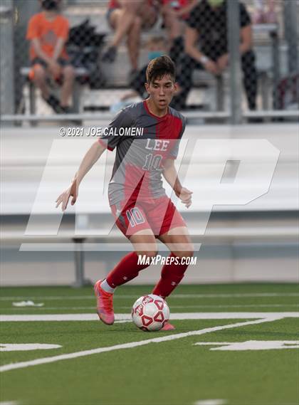 Thumbnail 3 in Lee [Robert E.] vs Lake Travis (UIL 6A Region 4 Final) photogallery.