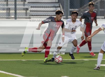 Thumbnail 3 in Lee [Robert E.] vs Lake Travis (UIL 6A Region 4 Final) photogallery.