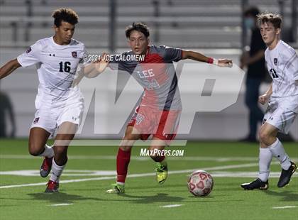 Thumbnail 3 in Lee [Robert E.] vs Lake Travis (UIL 6A Region 4 Final) photogallery.