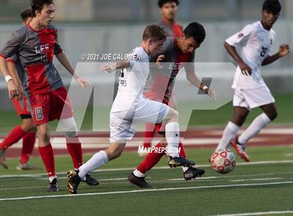 Thumbnail 2 in Lee [Robert E.] vs Lake Travis (UIL 6A Region 4 Final) photogallery.