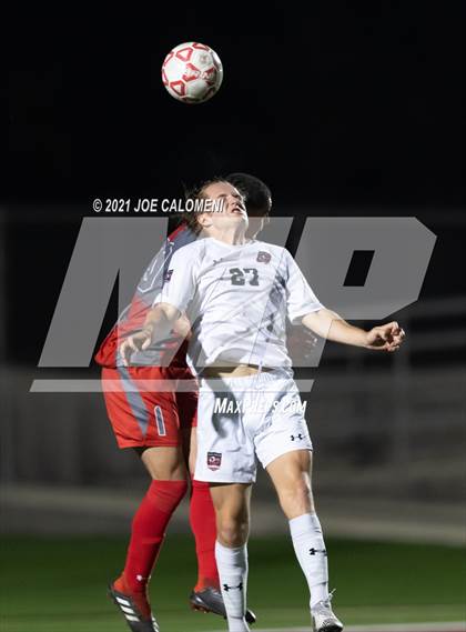 Thumbnail 1 in Lee [Robert E.] vs Lake Travis (UIL 6A Region 4 Final) photogallery.