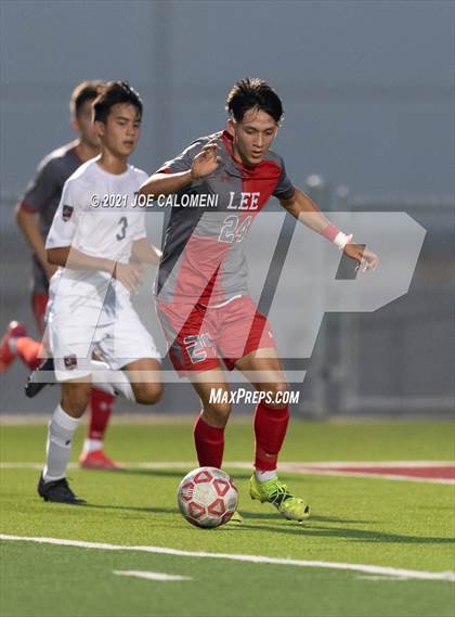 Thumbnail 1 in Lee [Robert E.] vs Lake Travis (UIL 6A Region 4 Final) photogallery.