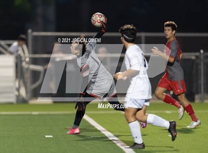 Thumbnail 1 in Lee [Robert E.] vs Lake Travis (UIL 6A Region 4 Final) photogallery.