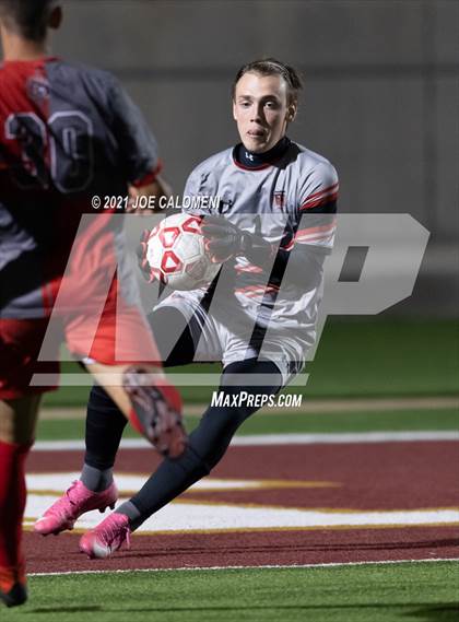 Thumbnail 2 in Lee [Robert E.] vs Lake Travis (UIL 6A Region 4 Final) photogallery.