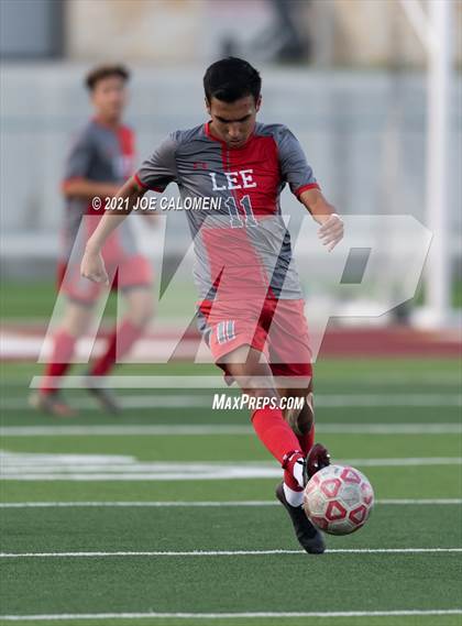 Thumbnail 1 in Lee [Robert E.] vs Lake Travis (UIL 6A Region 4 Final) photogallery.